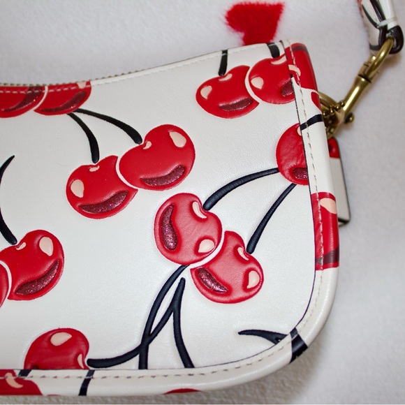 🍒 Coach Swinger Bag 20 With Cherry Print 🍒 - Picture 3 of 9